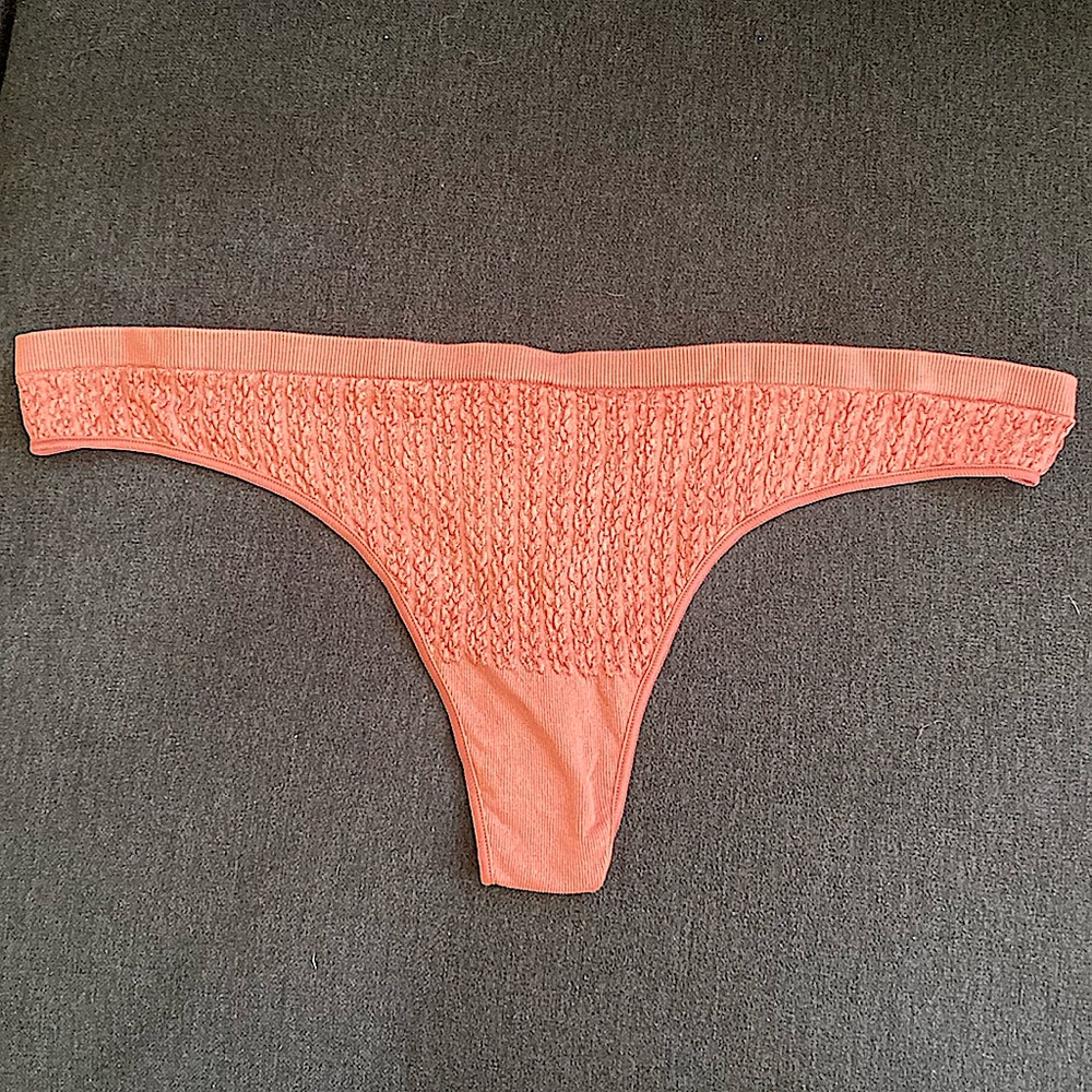 VS Pink seamless thong panty in XL
